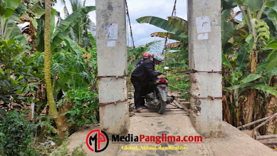 Kondisi Jembatan Gantung Penghubung Pekon Tanjungraja dan Tanjungjati Cukuh Balak Memprihatikan