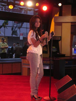 Vanessa Hudgens Jeans. vanessa hudgens on stage
