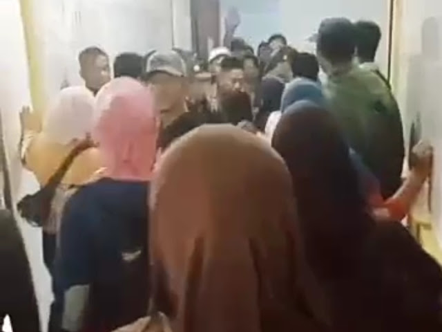 Diduga Pemotongan Upah, Karyawan Lakukan Demo di Kantor PT Sawit Mitra Abadi Nanga Tayap