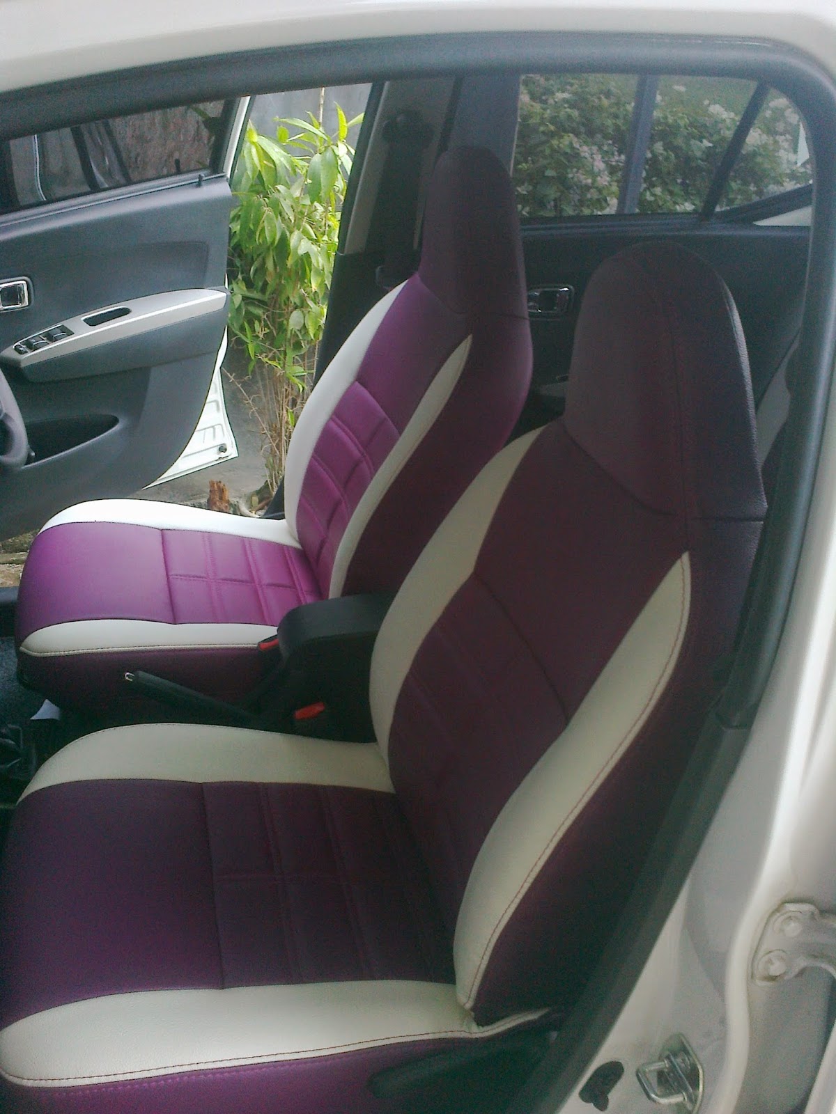 Sarung Jok Mobil Agya Off White Deep Purple Medan Jok Mobil