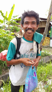 Pak Ijal Sang Penyayang Kucing Ini Sempat Dikira Orang GILA...Ternyata dia adalah