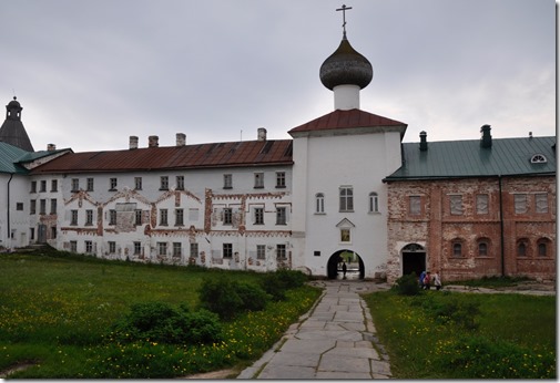 8 solovsky cour du kremlin porche eteglise de l'anonciation