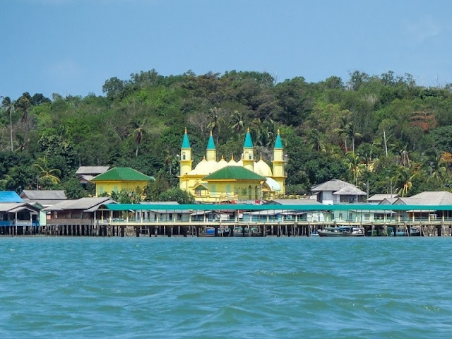 8 Destinasi Wisata Populer Untuk Keluarga di Kepulauan Riau