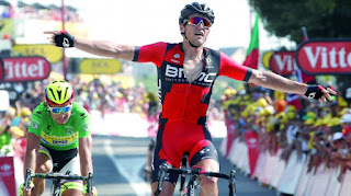 Van Avermaet conquistó la dura decimotercera etapa