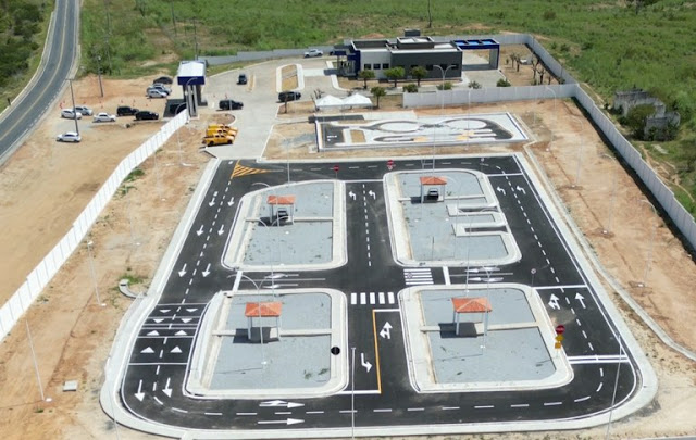 João Azevêdo entrega escola, Ciretran, Centro de Hemodiálise e autoriza novas obras da Saúde em Piancó