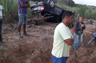 http://vnoticia.com.br/noticia/3911-idoso-ferido-apos-carro-capotar-entre-esquina-e-estreito-zona-rural-de-sfi