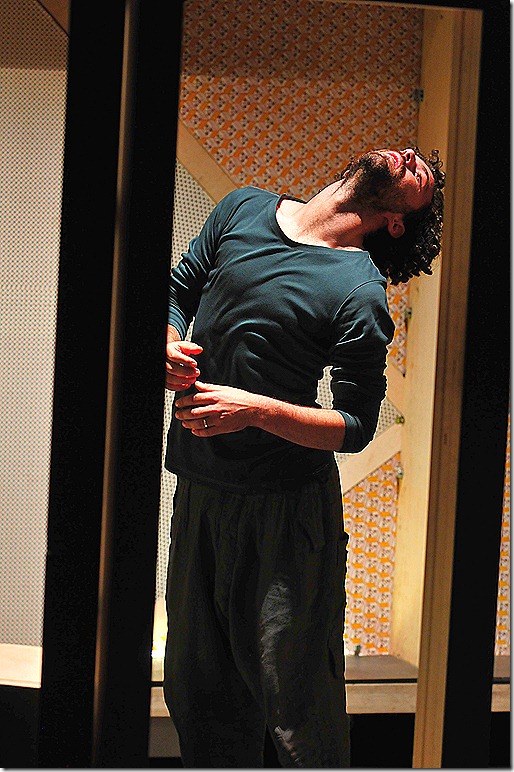SHARON FRIDMAN_Pedro Arnay, Sharon Fridman en una escena de Al menos dos caras, 2011