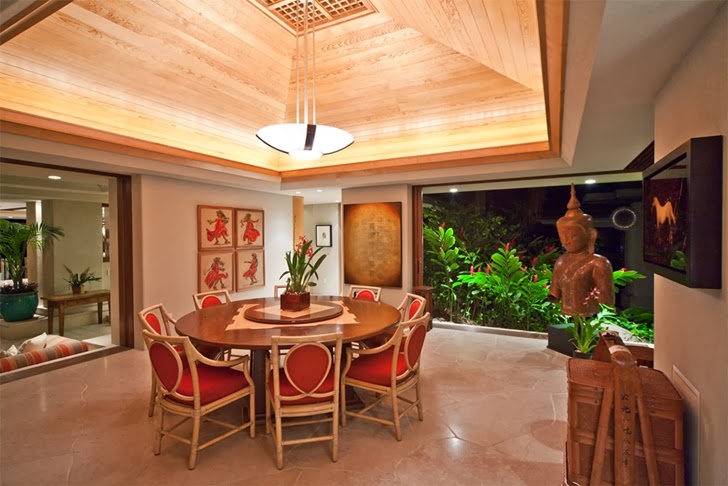 Round table in Cliff house, Hawaii