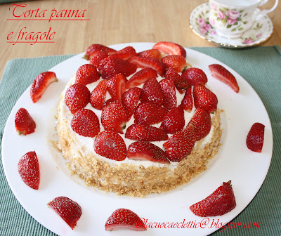 Torta panna e fragole