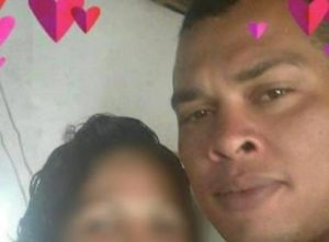 MULHER MATA MARIDO QUE ARRANCOU GENITÁLIA DO FILHO DE 2 ANOS COM MORDIDA