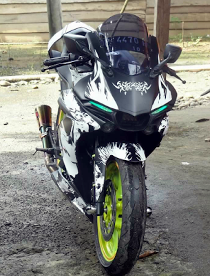 Yamaha R15 Dipasangi Headlamp R1 M