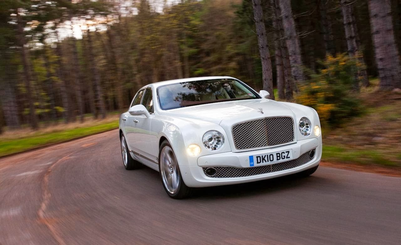 Front view white color 2014 Bentley Mulsanne cool sedan body have 