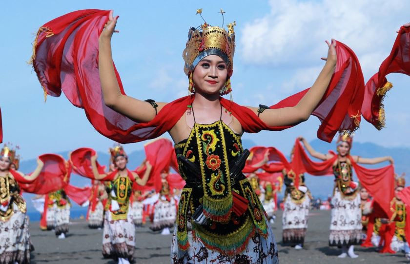 jenis tari dinegara indonesia sangat beragam karena indonesia ini mempunyai banyak suku dan ...