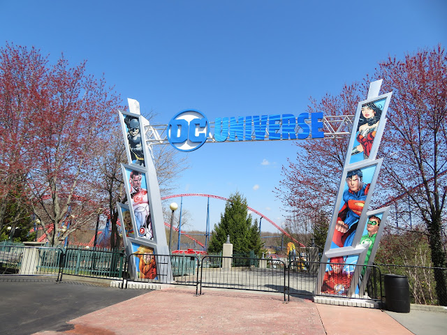 DC Universe Entrance Sign Six Flags New England
