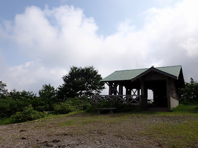 医王山 覗