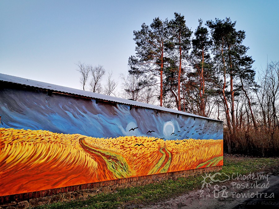 Brzózki. Artystyczna wieś. Van Gogh. Mural. Rzeźba z drewna. Kujawy.