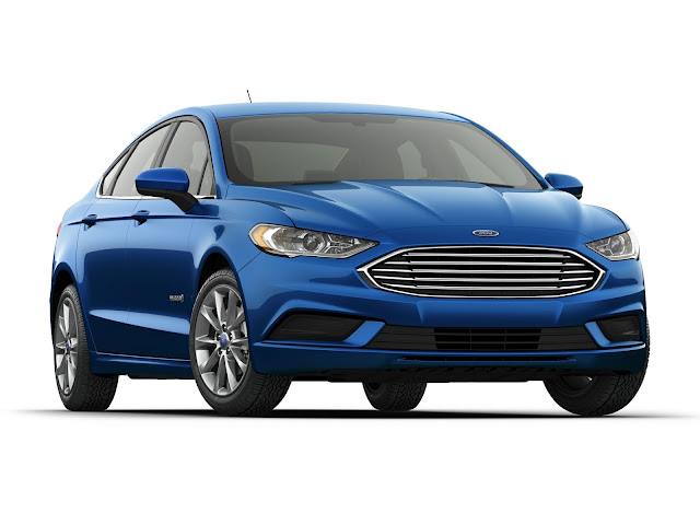 Front 3/4 view of 2017 Ford Fusion Titanium Hybrid