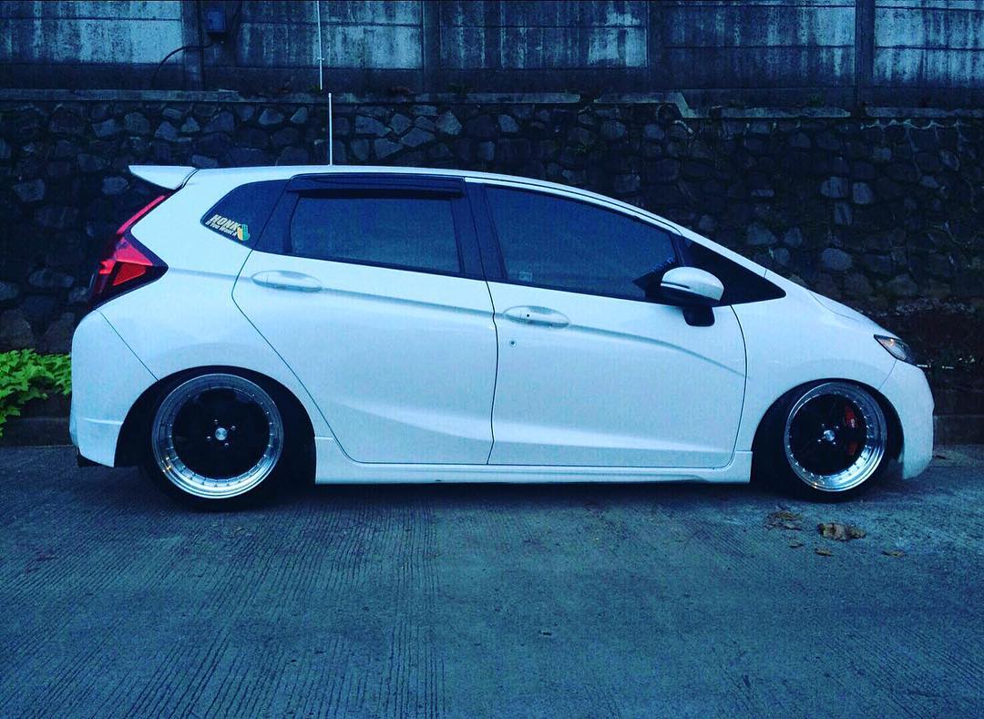 Modifikasi Mobil Ceper All New Jazz RS Stance Putih Owner