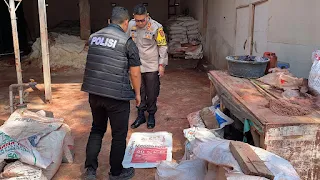 Polisi Grebek Lokasi Pembuatan Pupuk Palsu di Kalianda, 3 Orang Ditangkap