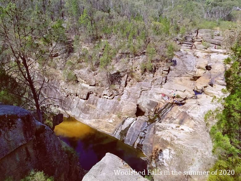 a picture of a waterfall