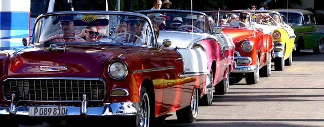  Pasear en carros clásicos convertibles en La Habana