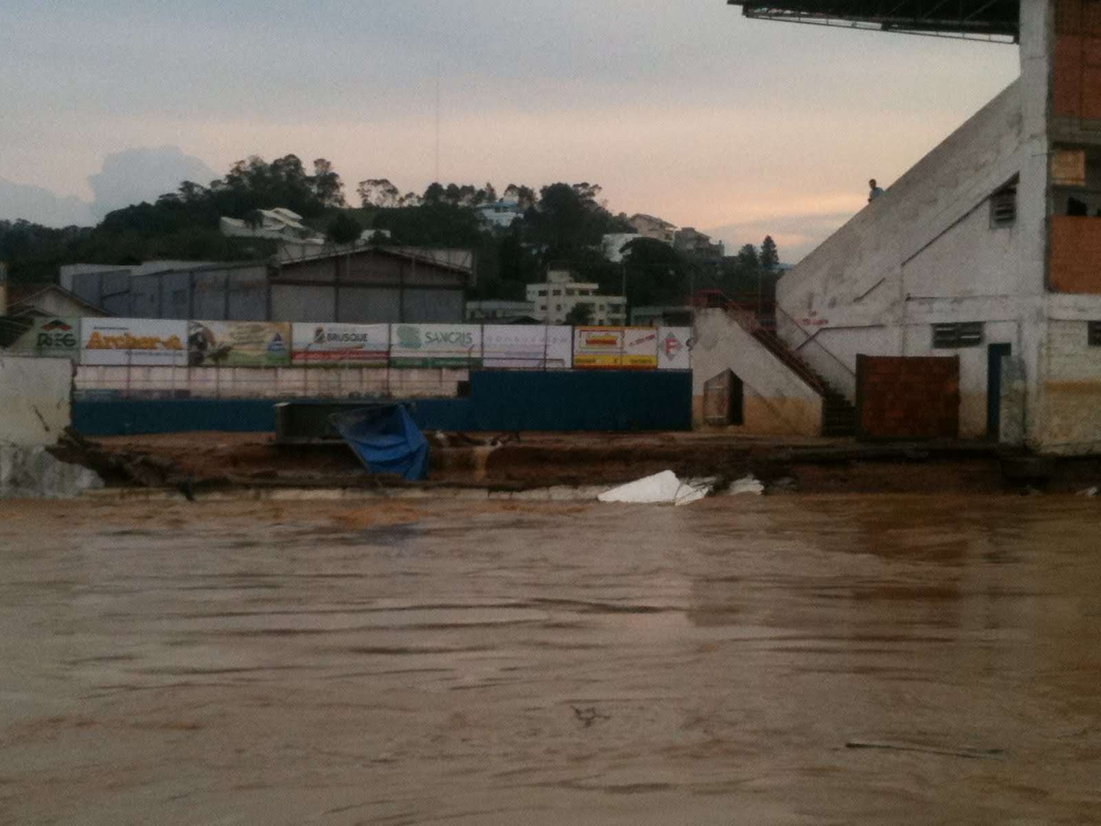 Bilu Hang - Informações, Dicas, Curiosidades.: Enchente em Brusque SC 9/2011