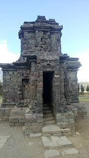 Candi Sembadra Dieng