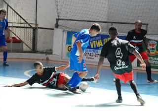 Equipe de Teresópolis em partida válida pela Copa InterTV de Futsal no Ginásio Pedrão