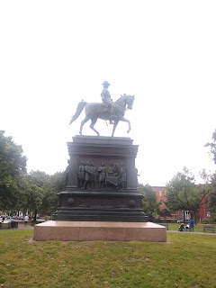 statue of man on horse