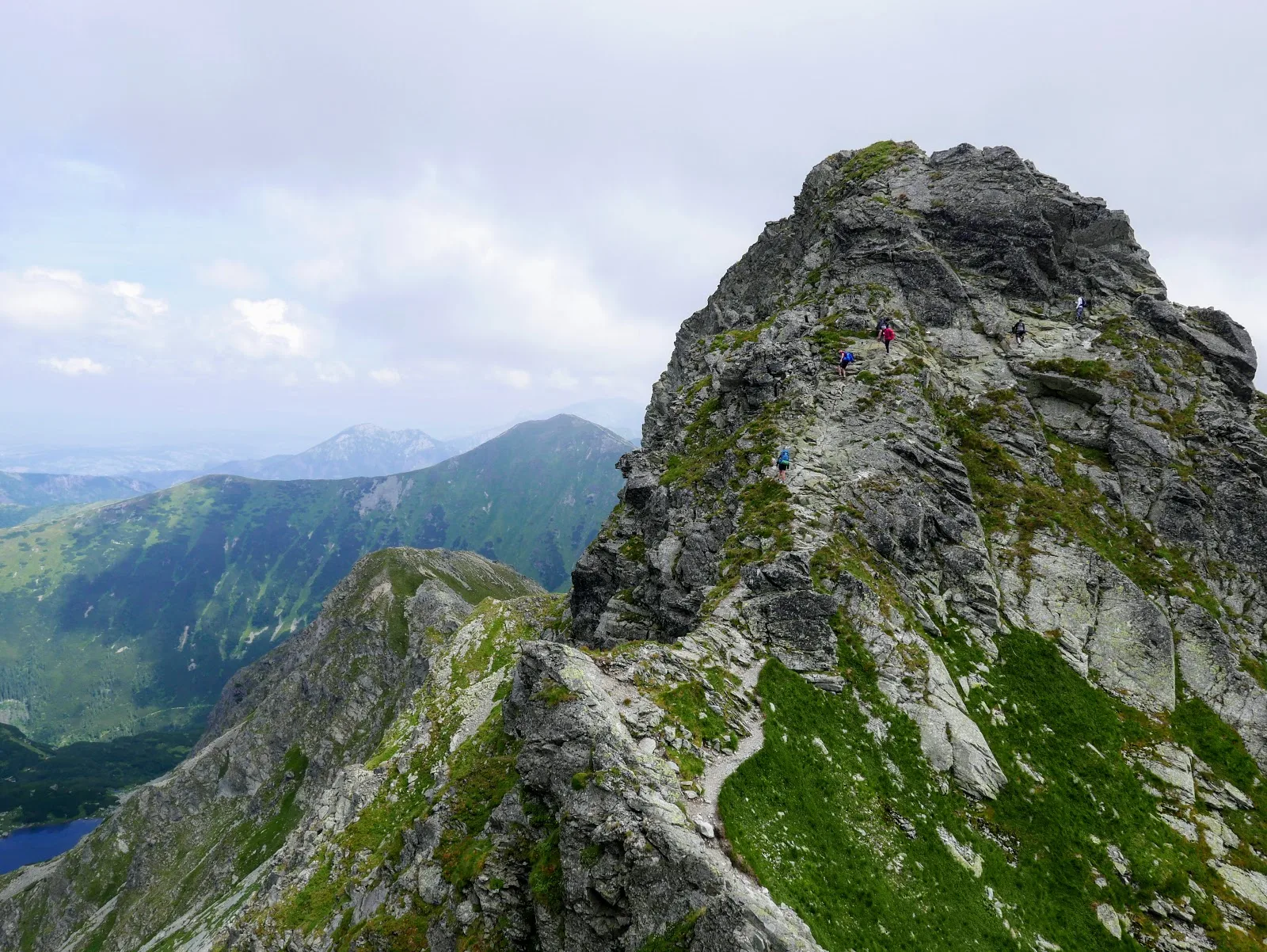 tatry, tatry zachodnie, tatry blog, tatry zachodnie blog, tatry słowacja, tatry słowacja blog, tatry dla początkujących, tatry dla zaawansowanych, szlaki w tatrach dla początkujących, szlaki w tatrach dla średniozaawansowanych, główna grań tatr, tatry zdjęcia blog, tatry latem, tatry latem blog, tatry opis szlaku, Salatín, Baníkov, Hrubá kopa, Plačlivé, Ostrý Roháč, Volovec, Rákoň, Salatyn, Banówka, Rohacz Płaczliwy, Rohacz Ostry, Wołowiec, Rakoń, Rohacka dolina, rohacki kon