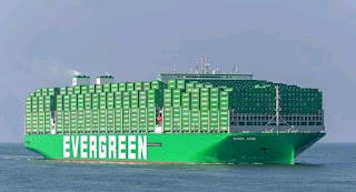 Evergreen-ship-stuck-Evergreen-ship-size-now-price-owner-how-many-containers-Biggest-tracking-meme