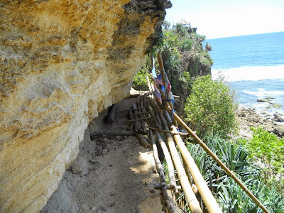 foto jembatan pantai pok tunggal