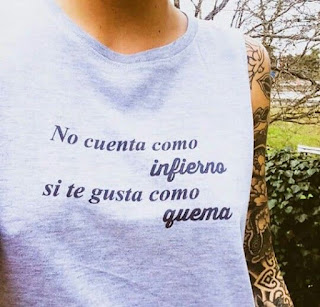 T-Shirts divertidas : No cuenta como infierno si te gusta como quema