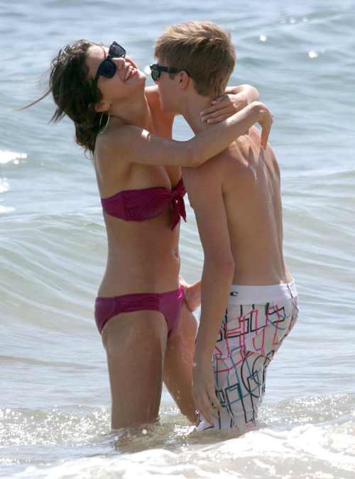 selena gomez justin bieber maui. pictures hot selena maui gomez-maui selena gomez justin bieber maui. justin