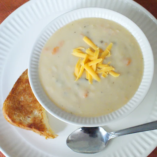 Skinny Beer Cheese Soup (2 cups is only 393 calories!)