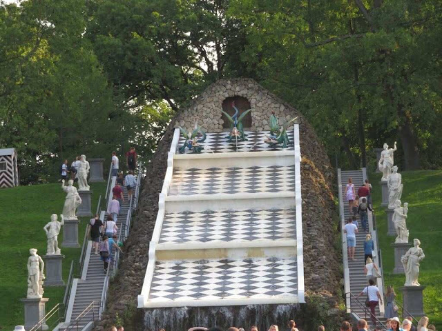 Fontes e Cascatas dos Jardins Palácio Peterhof  