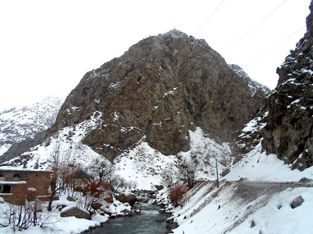 Сиёма зимой, ущелье Варзоб, горы Таджикистана