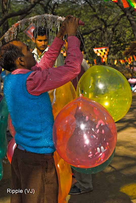 Posted by Ripple (VJ) : Faces of India @ Surajkund Fair : Gubbare Wala