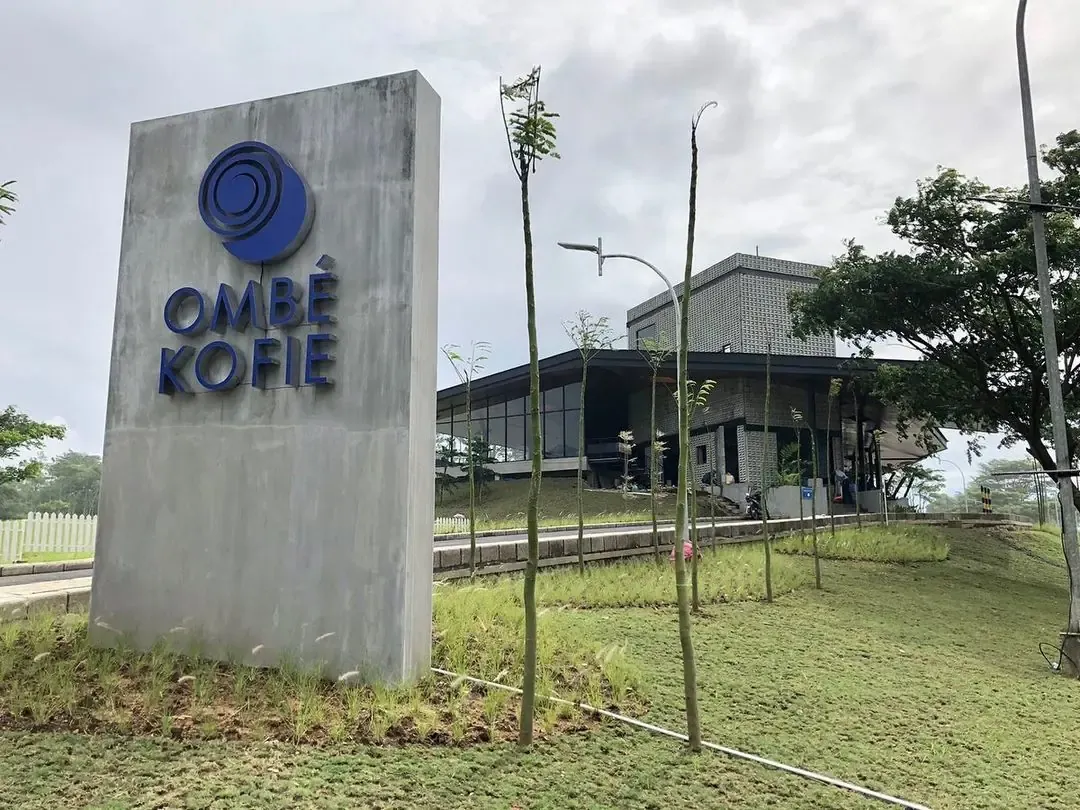 Ombe Kofie Araya Front Store