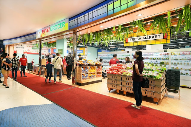 Jaya Grocer opens its new ‘pop-up’ store at Sunway Pyramid here on Oct 1, 2023.