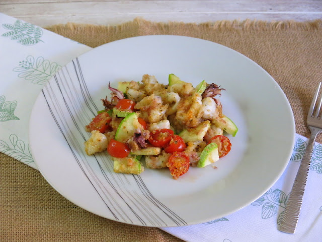 CALAMARES AL HORNO CON CALABACÍN Y CHERRYS