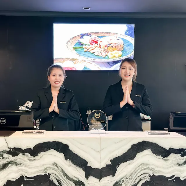 Receptionist