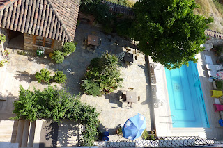 Terraza y piscina del Hotel Nazar.