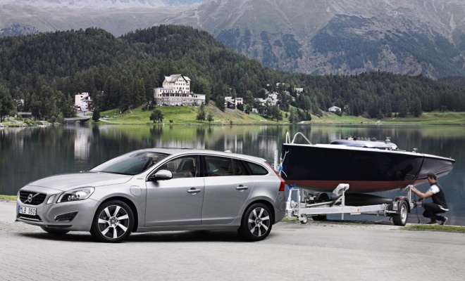 Volvo V60 hybrid towing a boat