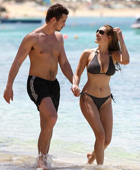 Kelly Brook Bikini Pics