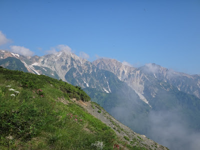 少し雲がかかってるけど、それでもキレイな白馬三山