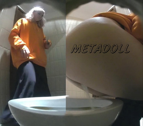 Girls caught pissing in a fast food toilet via hidden camera (Fast Food Toilet 29)