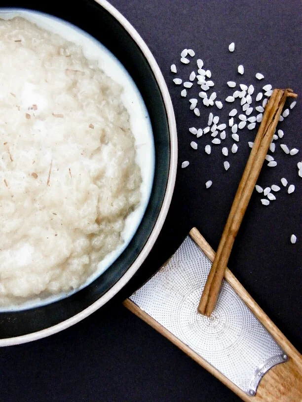 Homemade rice pudding gently spiced with ginger and freshly grated cinnamon. This easy recipe can be made with your favourite milk, dairy or dairy-free and will surely become a family favourite. www.tinnedtomatoes.com