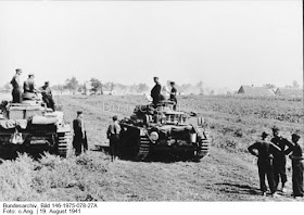 German Panzer IIIs in Russia, 1941 worldwartwo.filminspector.com
