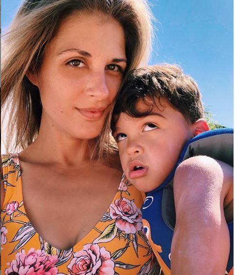 Сара Рейси-Табризи с сыном, фотография из личного инстаграма.